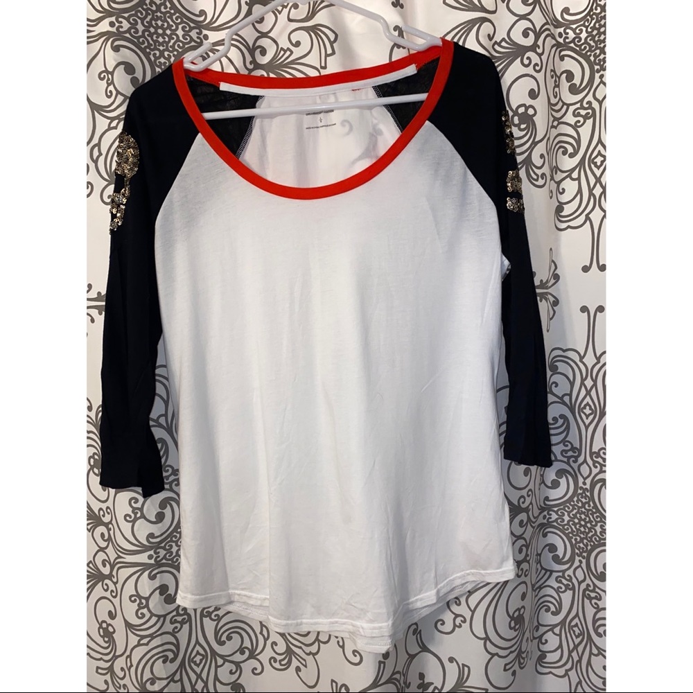 Express baseball style skull tee 💀